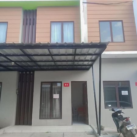 Colombus Residence Karawang Mitra Reddoorz Telukjambe Extérieur photo