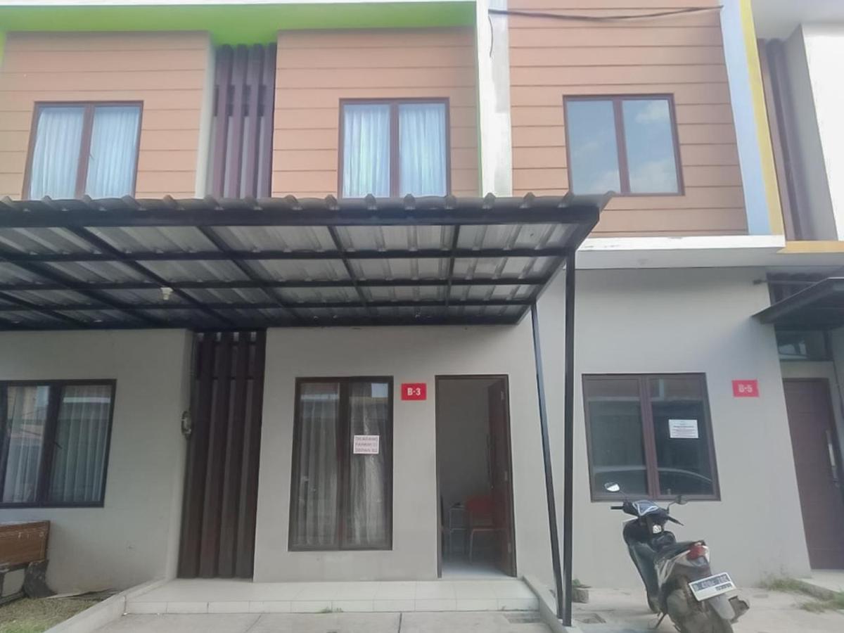 Colombus Residence Karawang Mitra Reddoorz Telukjambe Extérieur photo